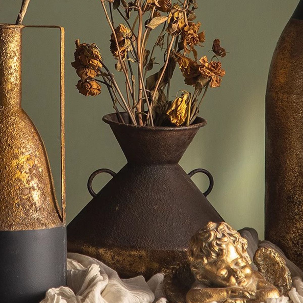 Juliana Flower Vase Close-Up