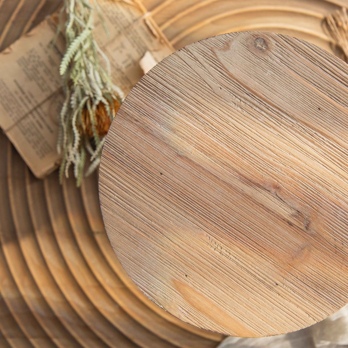 Lawrence Cake Stand Statue Close-Up Top Fir Wood