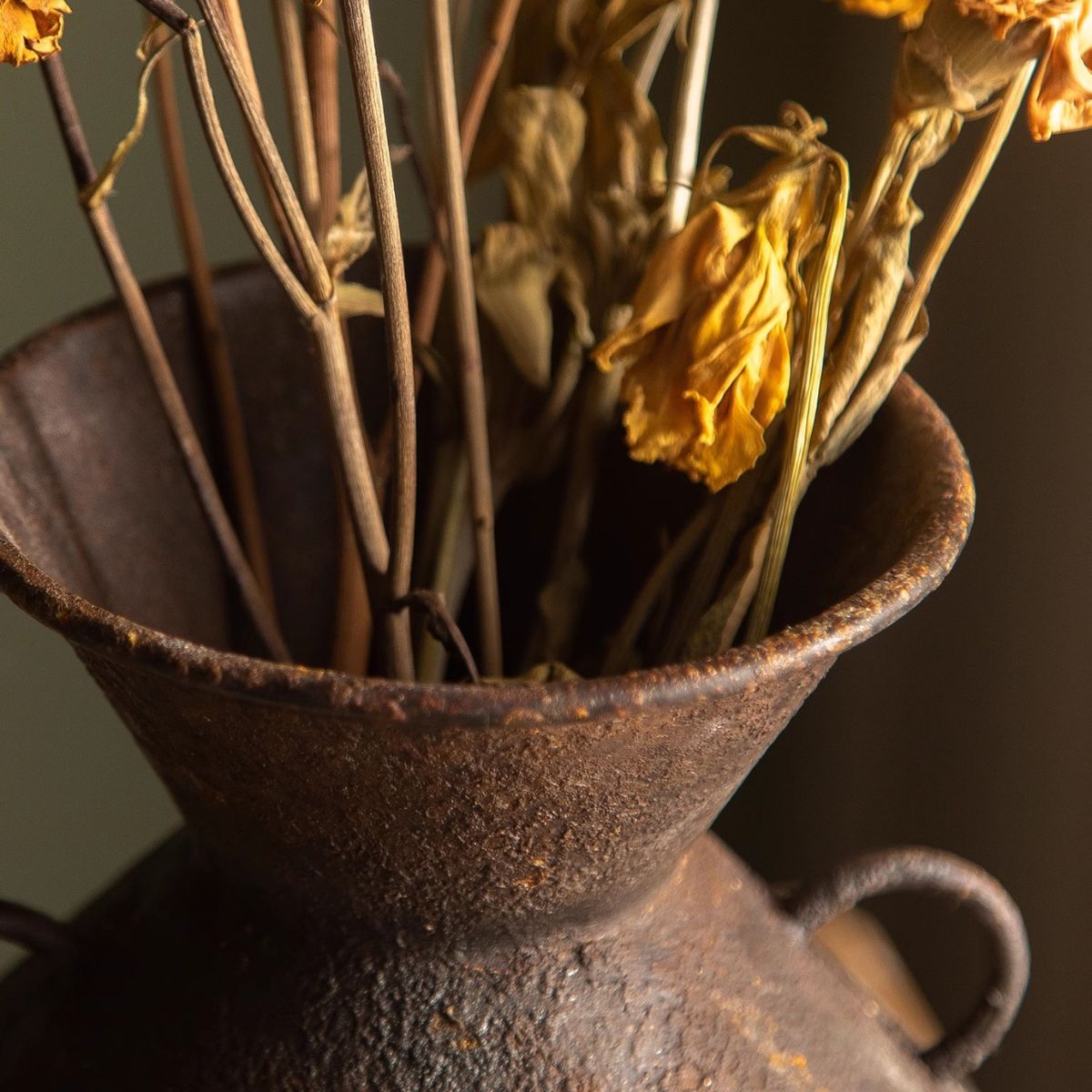 Juliana Flower Vase Close-Up Top