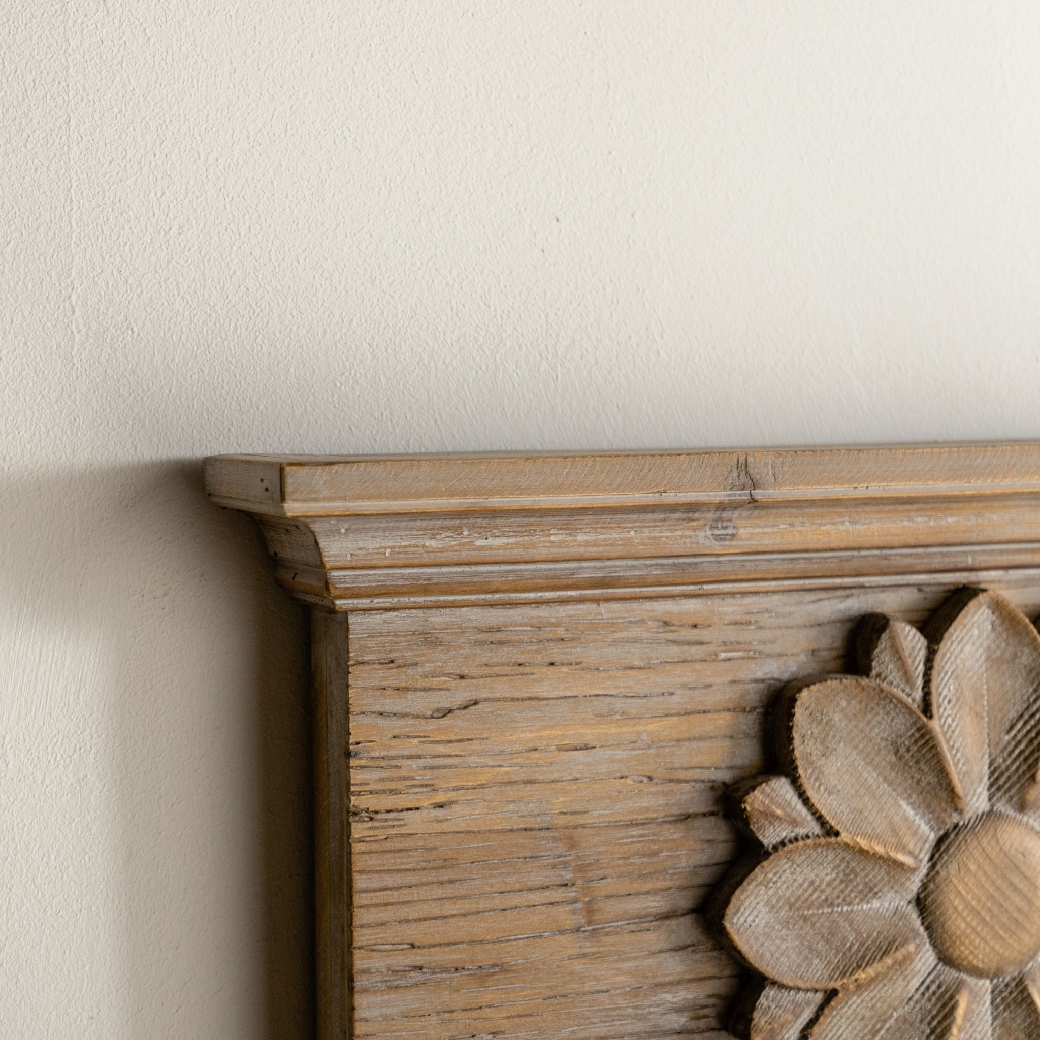 Rosina trumeau mirror moulded cornice corner detail