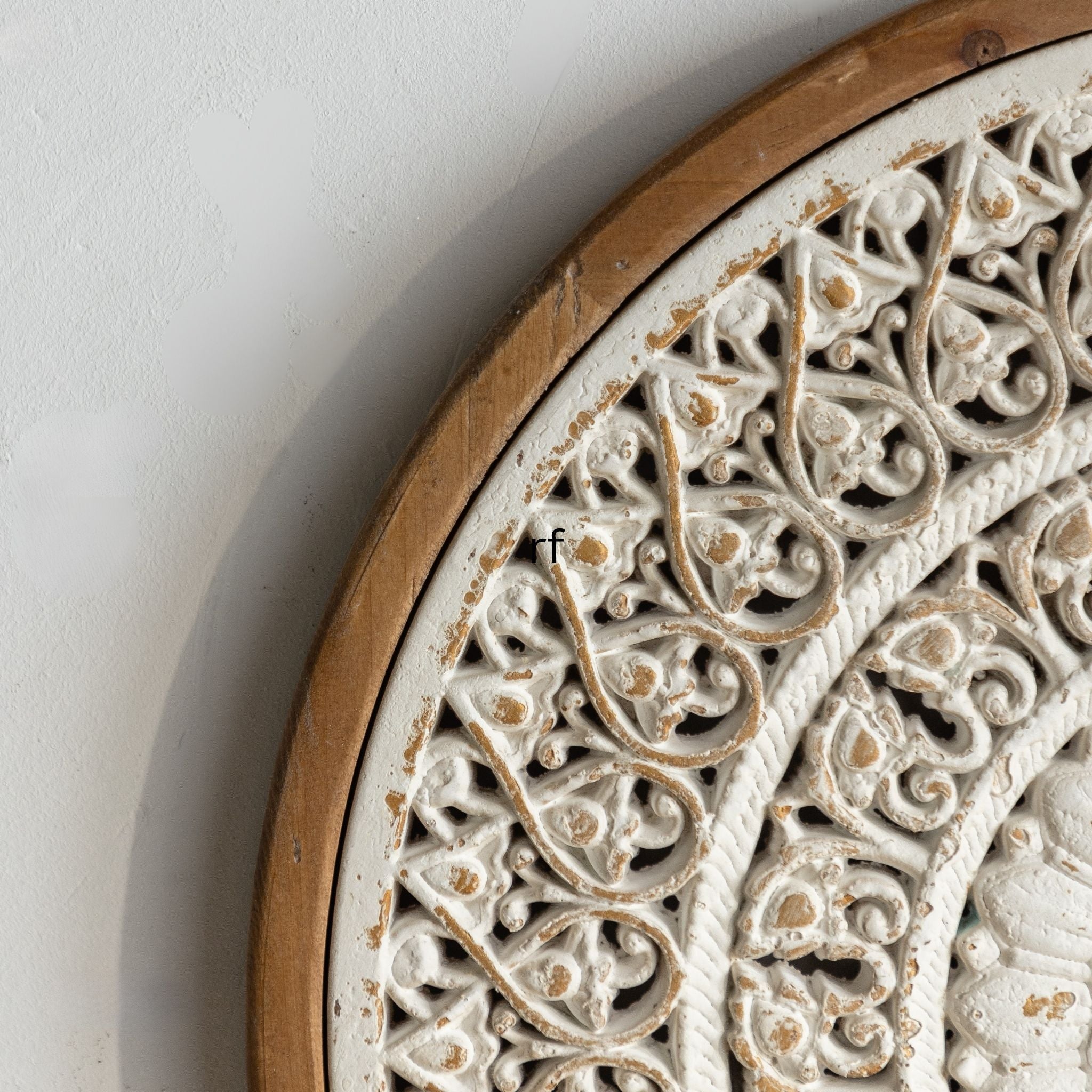 Verona round wall art filigree ring carving detail