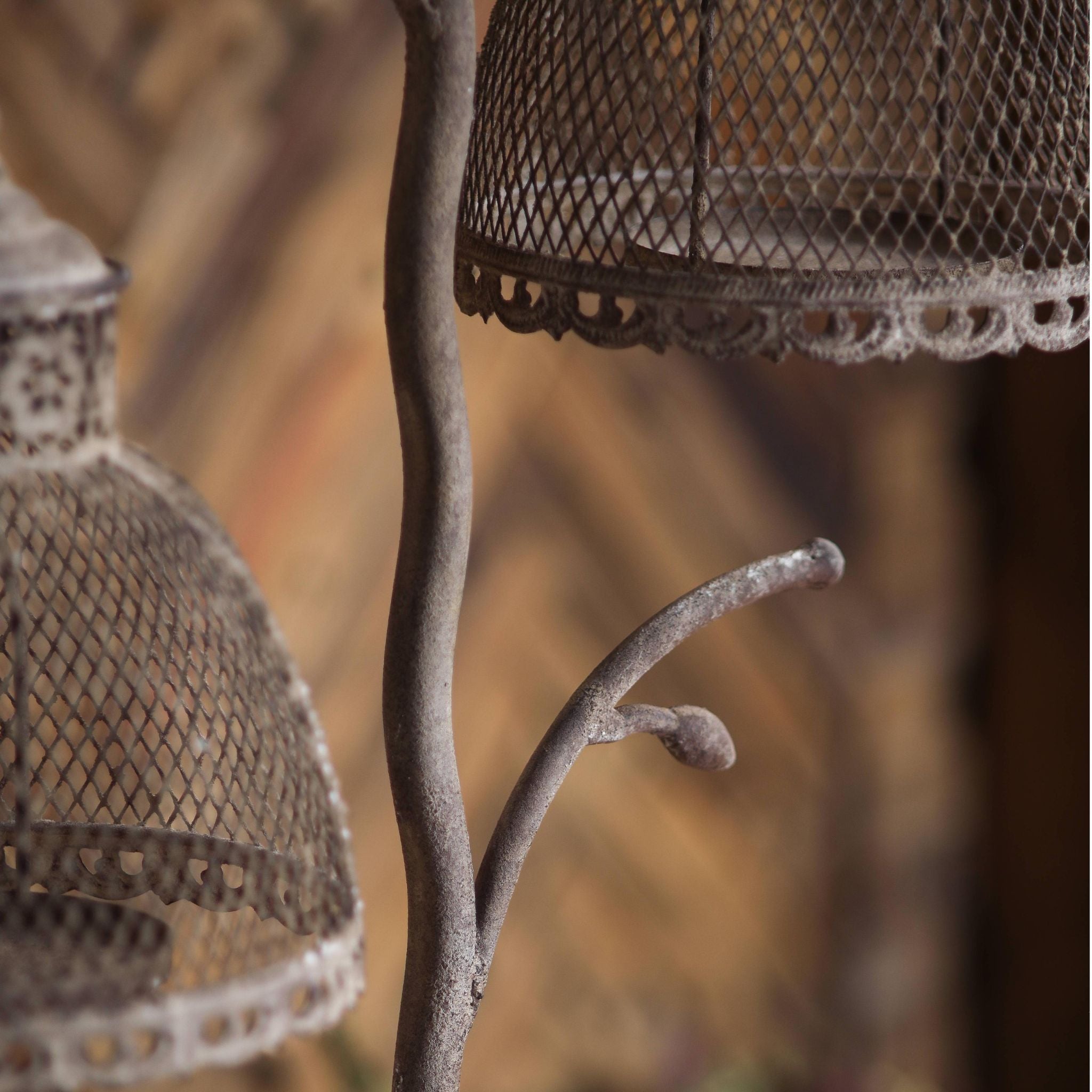 Close view of a mesh shade with pierced collar and chain hook on the Giorgio stand