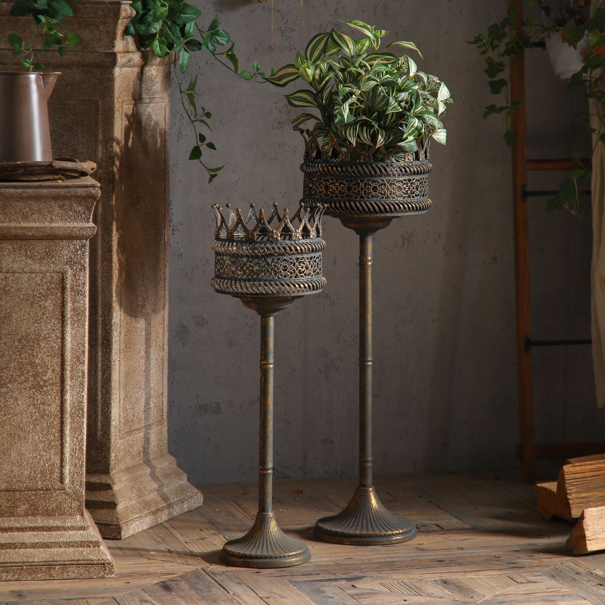 Harmony Crown Pedestal Planter Stand, Aged Metal French Provincial Plant Stand 80cm