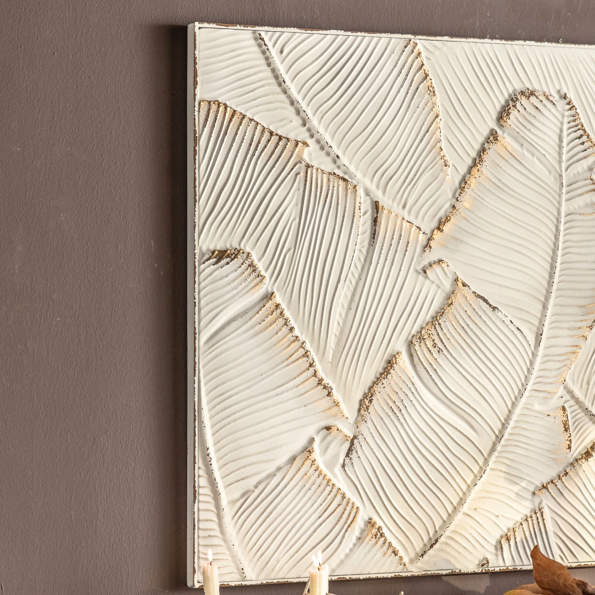 Corner detail of the Marshall panel showing the leaf relief and the slim dark edge frame.