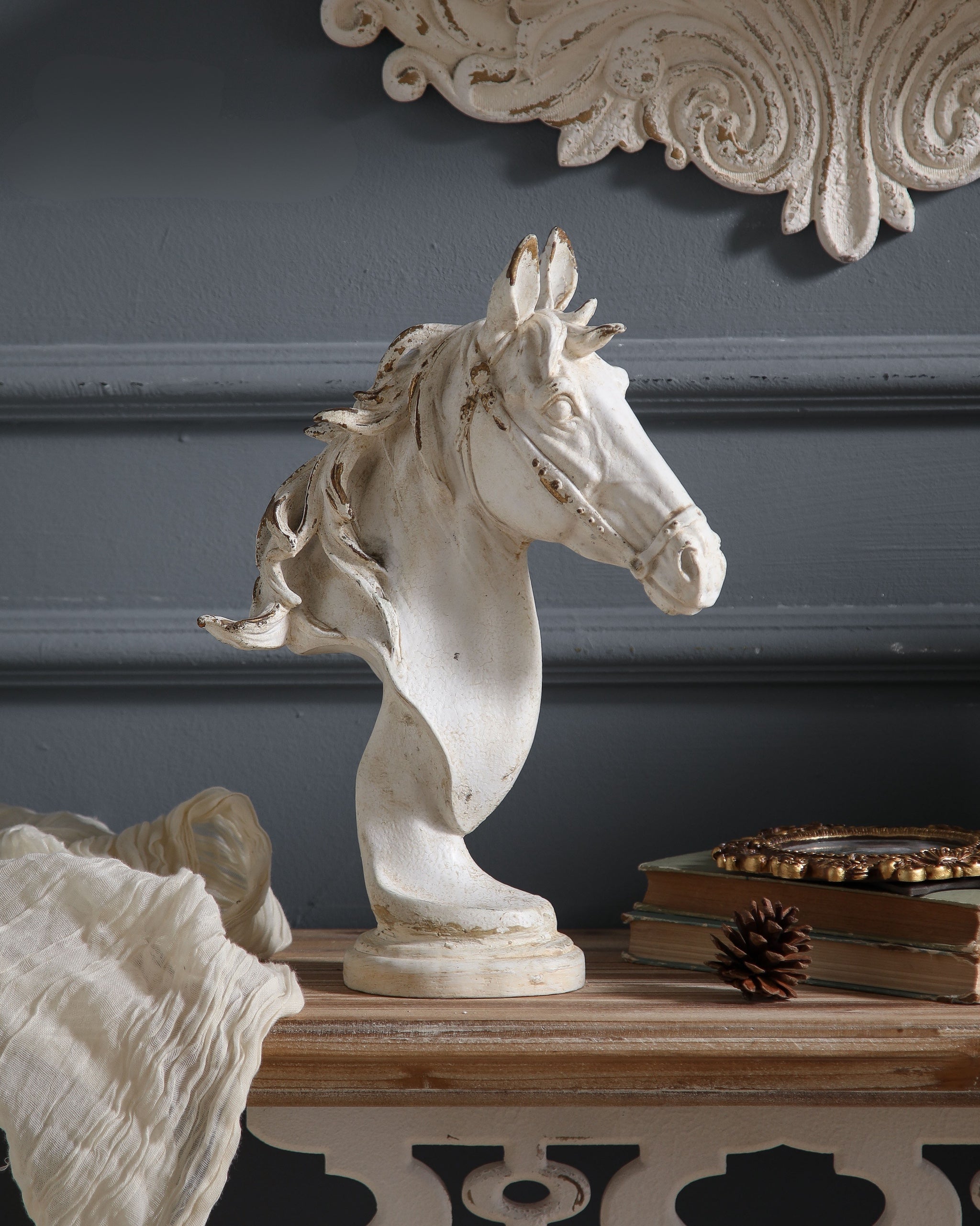 Decorative sculptures and figurines collection - Château Living