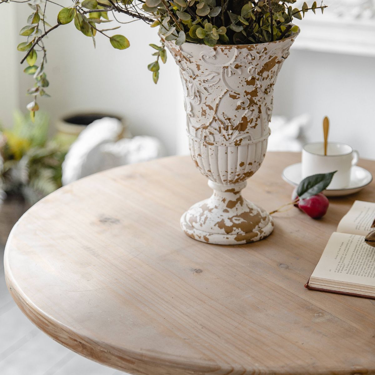 Isolde Tea Table Close-Up Top
