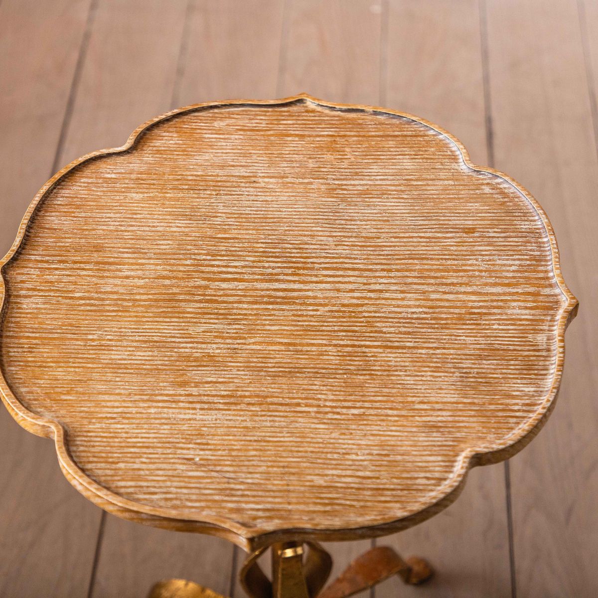 Albert Round Side Table Statue Close-Up Top Ash Wood Grain