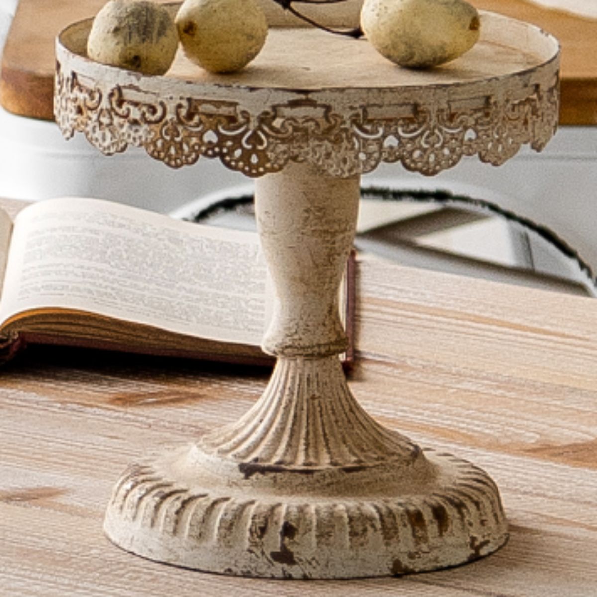 Matthew Cake Stand Close-Up Base