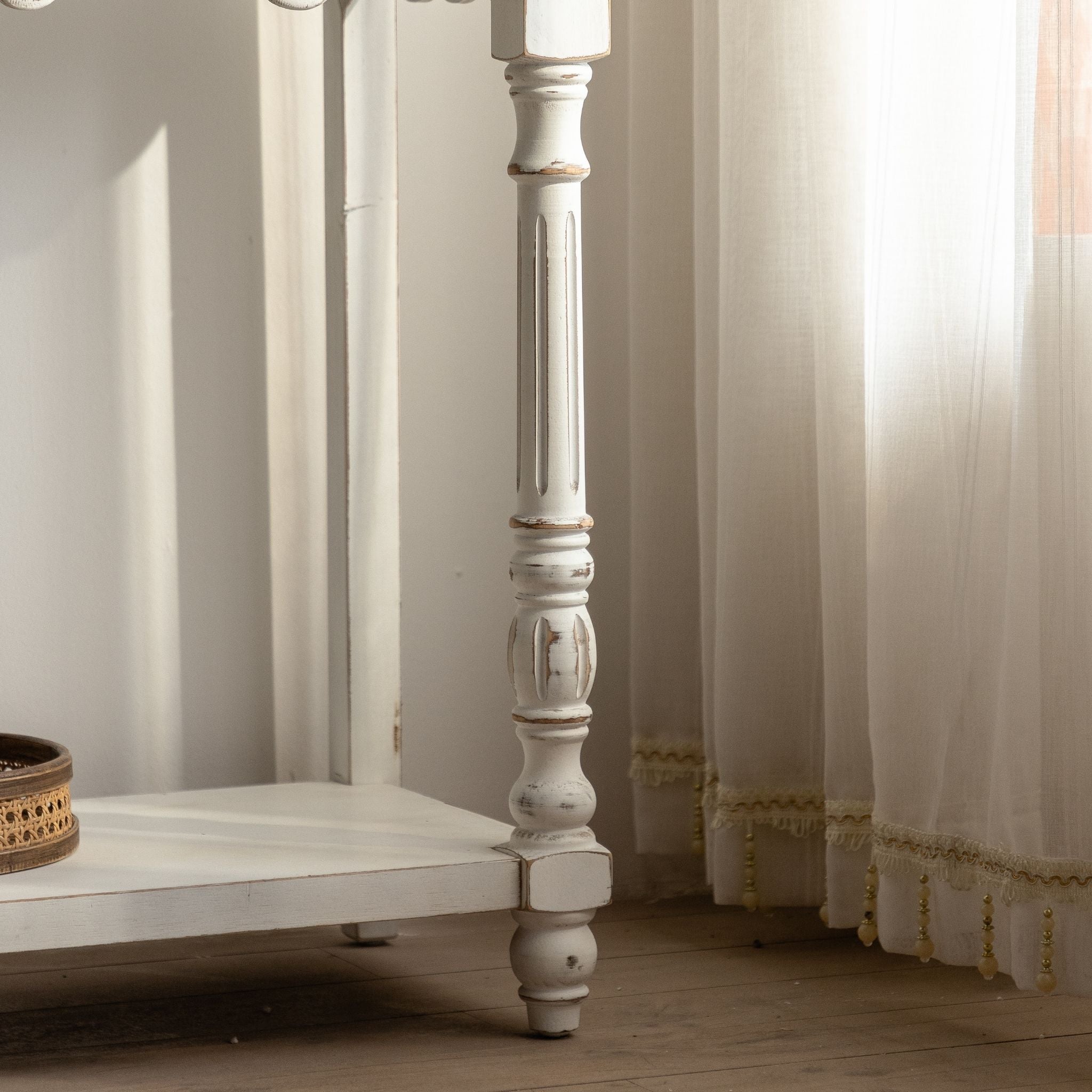 Vega console table turned leg detail