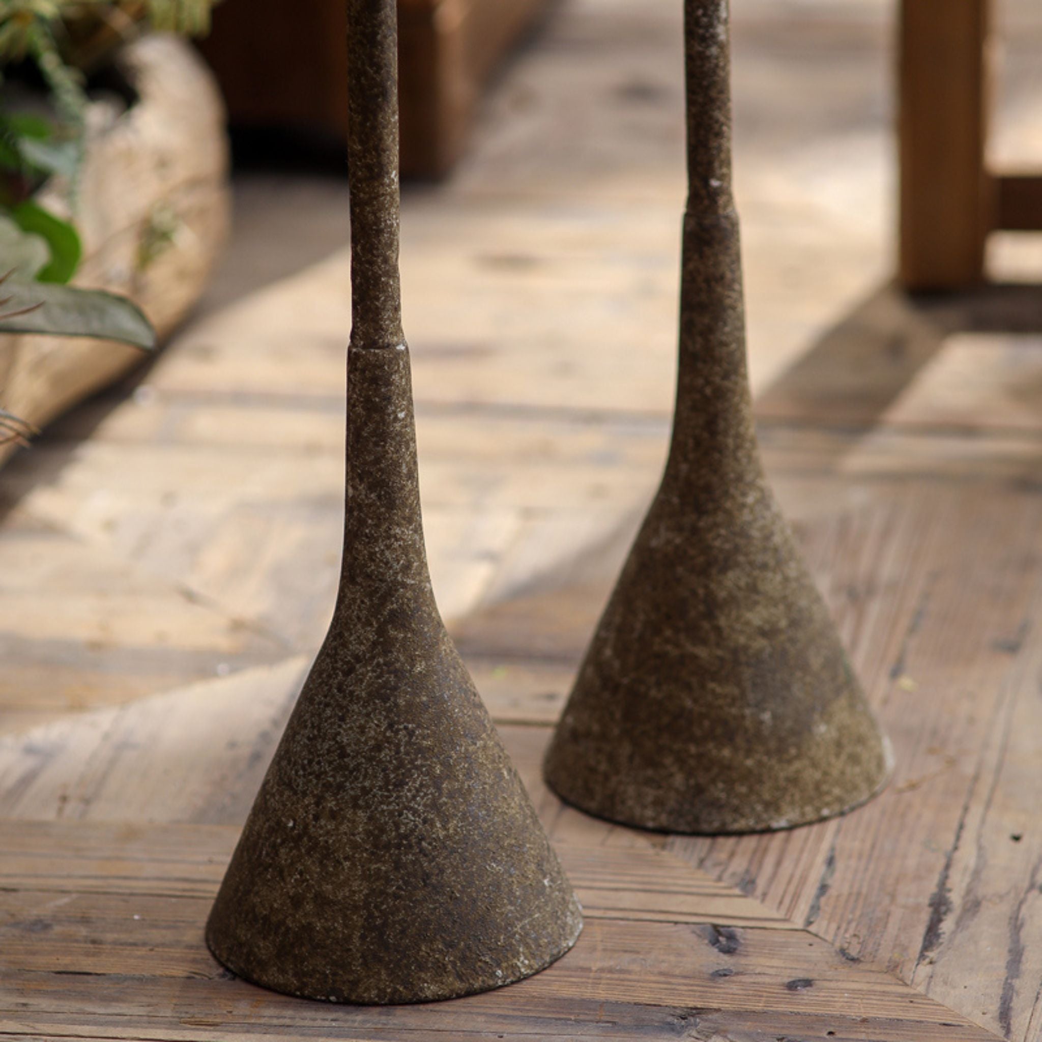 Detail of the ribbed collar on the slender stem of the Granada planter