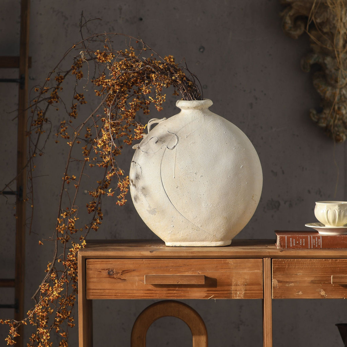 Reverse of the Mélusine vase, the plain chalk white face with a faint scrolled line