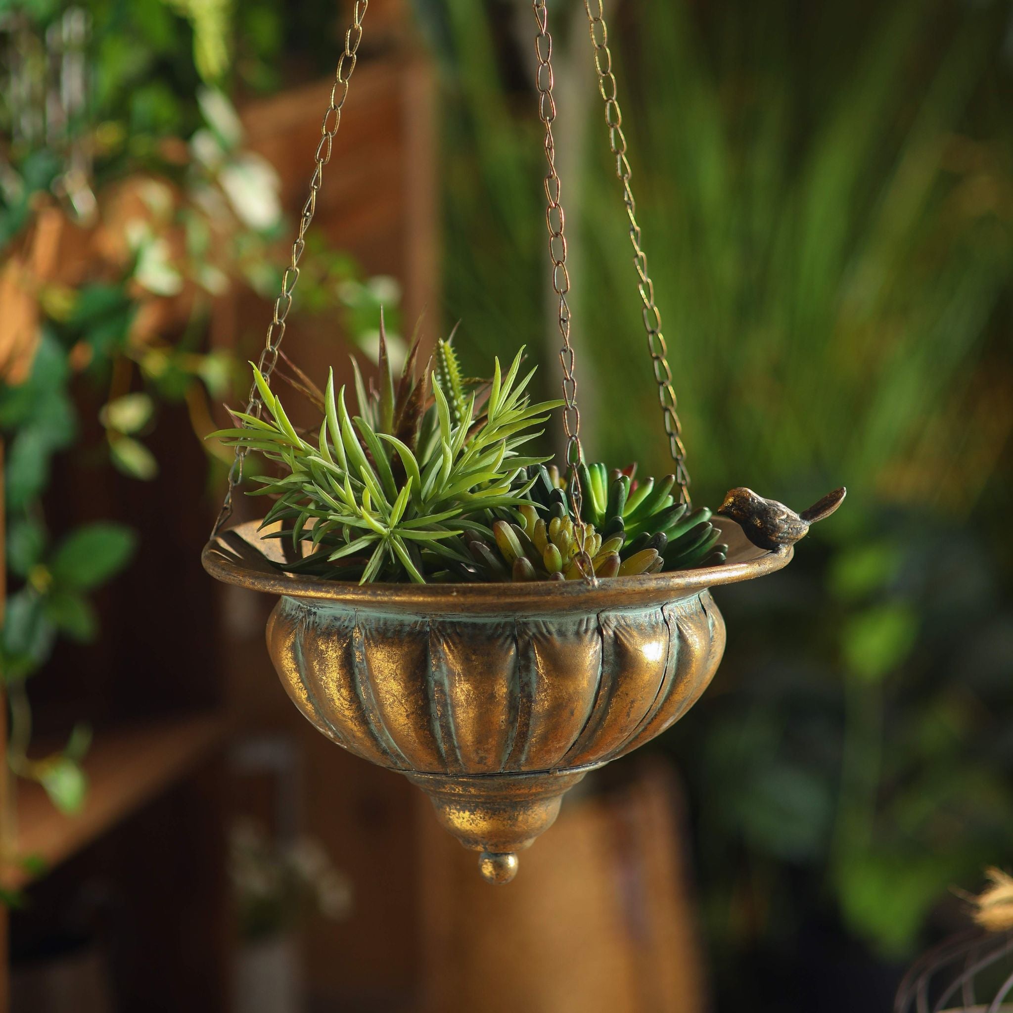 Close view of the melon fluted bowl and perched bird on the rim of the Nera planter