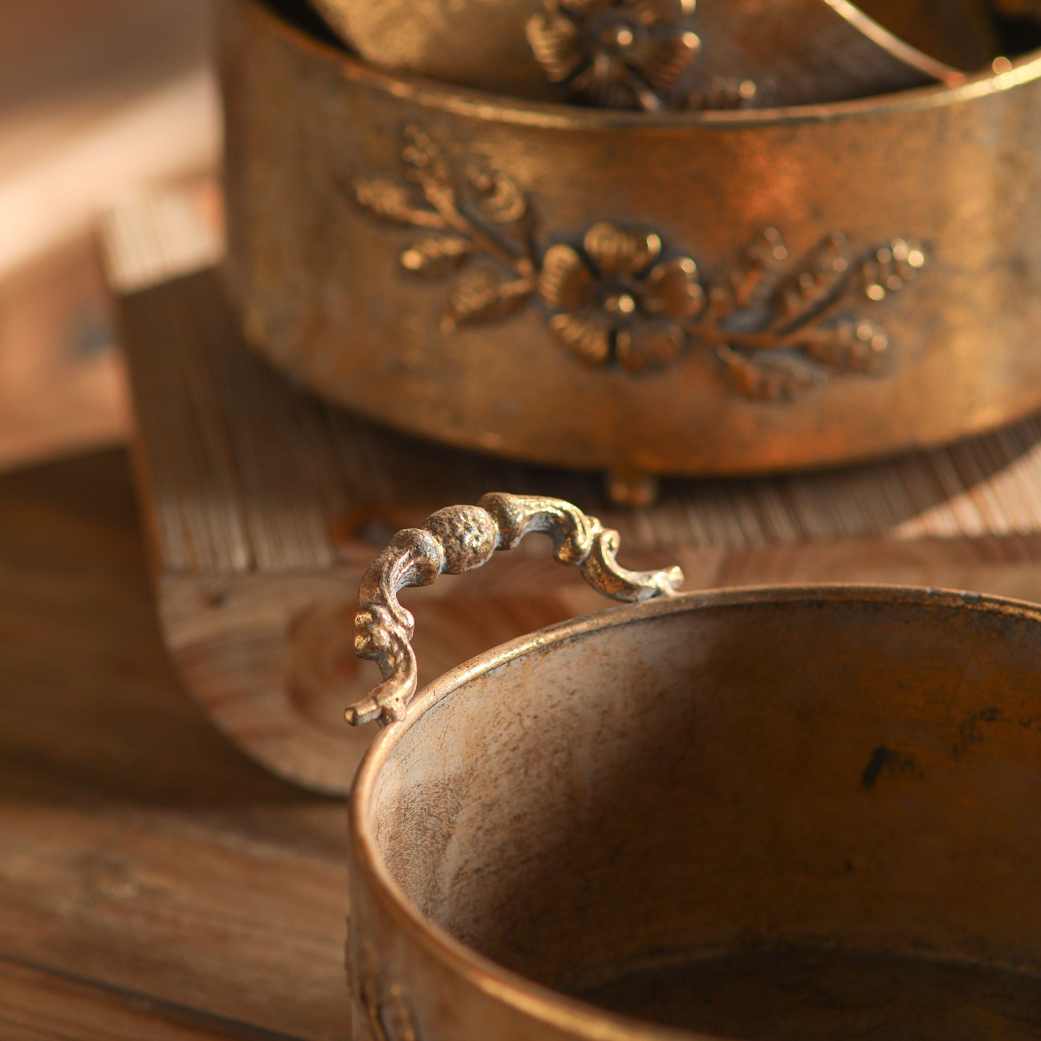 Close view of the cast garland band and ornate handle on an Ottavia pot