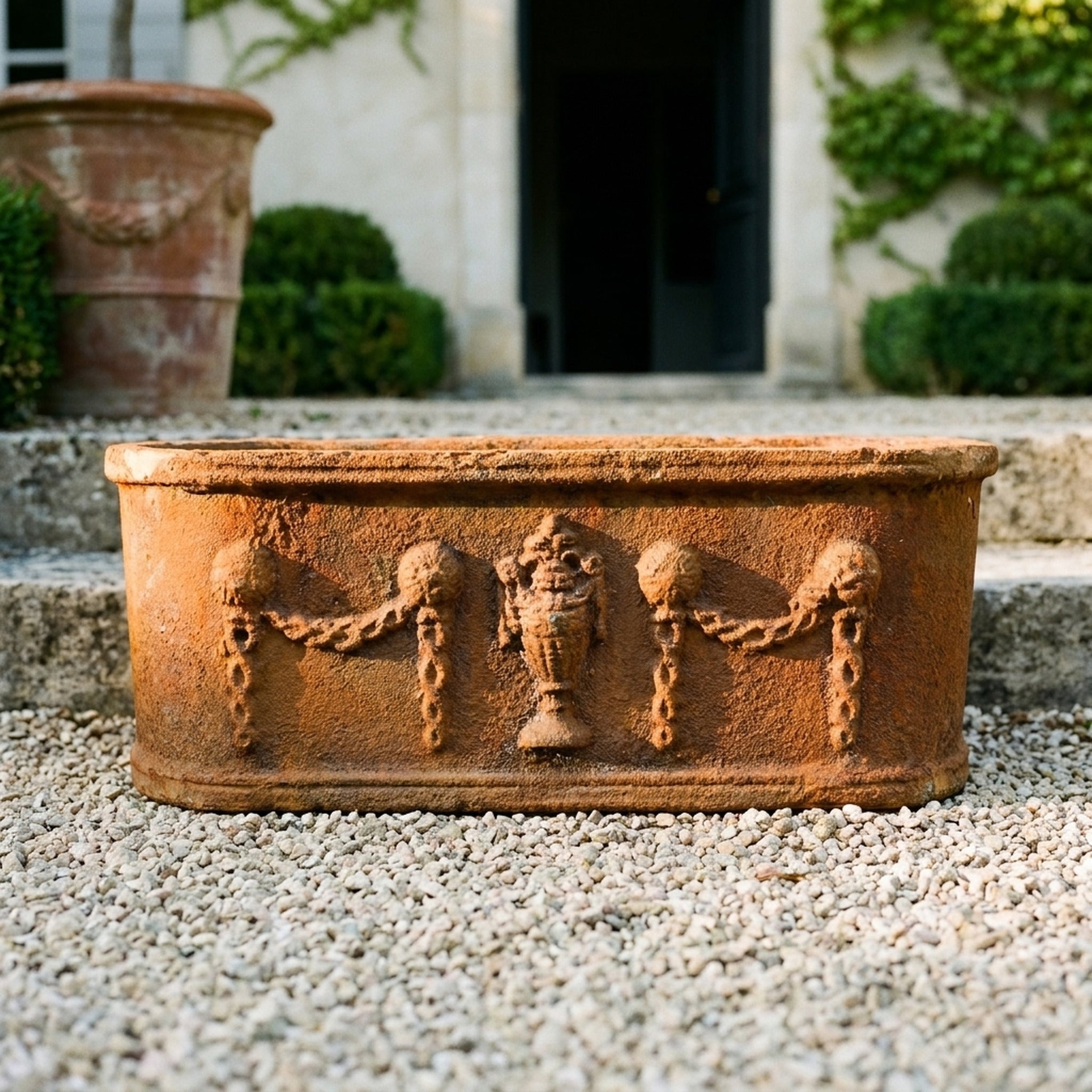The Heritage Planter Rustic close detail of the rustic brown finish across the mouldings