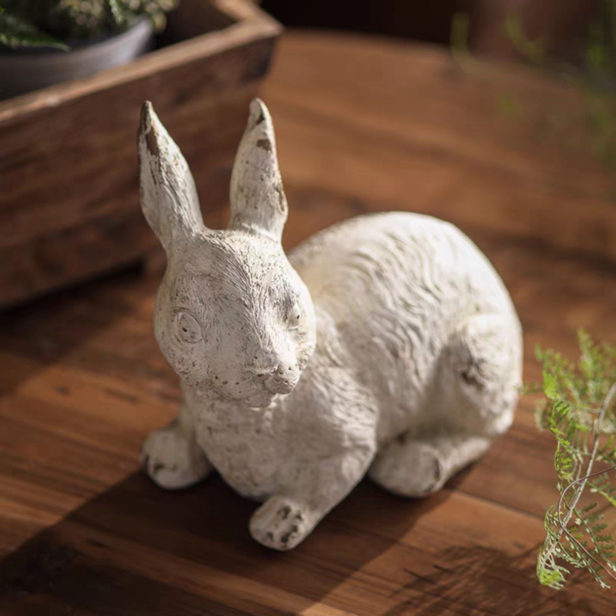 Bisou French Provincial Rabbit Statue, Whitewashed Magnesia Garden Decor 20cm