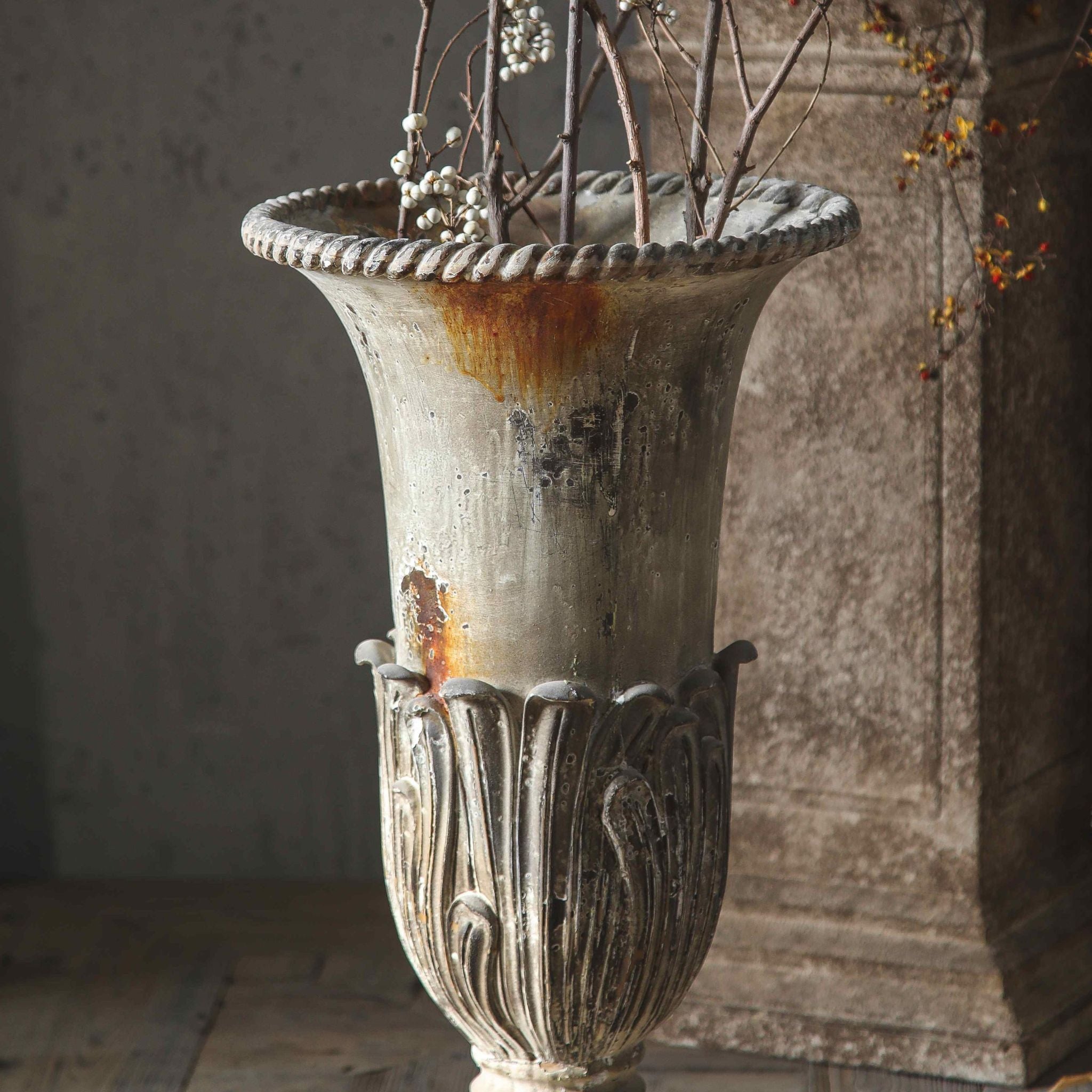 Florent close-up of the bowl and acanthus-leaf relief on the lower body.