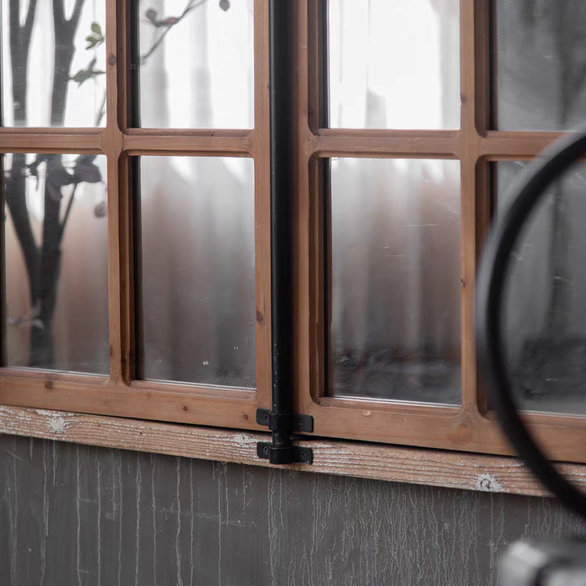 Black iron centre rod and timber mullion detail of the Mathieu arch mirror